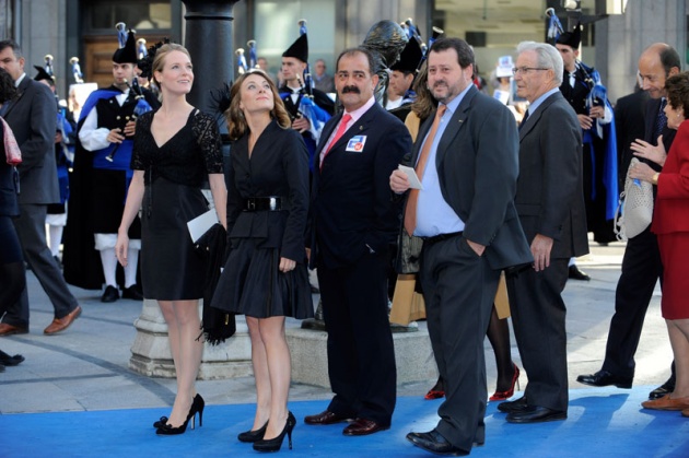 La alfombra azul se llena un ao ms de glamour antes de la ceremonia de entrega de los Premios Prncipe de Asturias 2011.