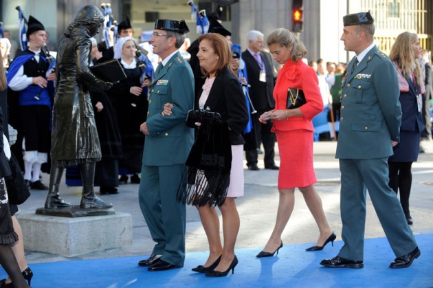 La alfombra azul se llena un ao ms de glamour antes de la ceremonia de entrega de los Premios Prncipe de Asturias 2011.