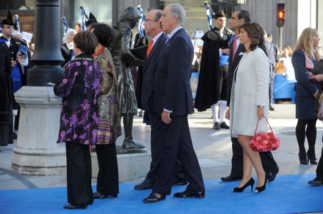 La alfombra azul se llena un ao ms de glamour antes de la ceremonia de entrega de los Premios Prncipe de Asturias 2011.