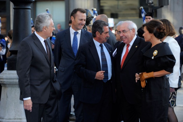 La alfombra azul se llena un ao ms de glamour antes de la ceremonia de entrega de los Premios Prncipe de Asturias 2011.