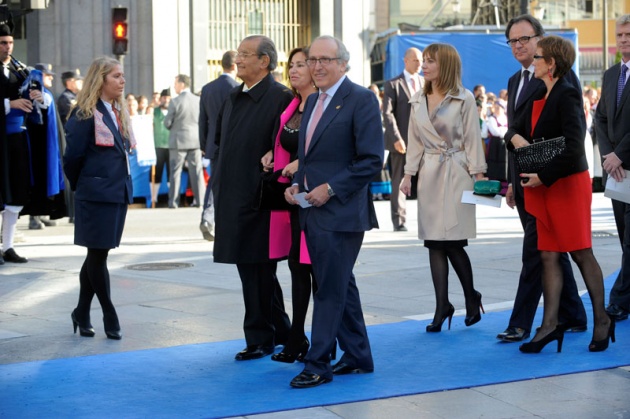 La alfombra azul se llena un ao ms de glamour antes de la ceremonia de entrega de los Premios Prncipe de Asturias 2011.