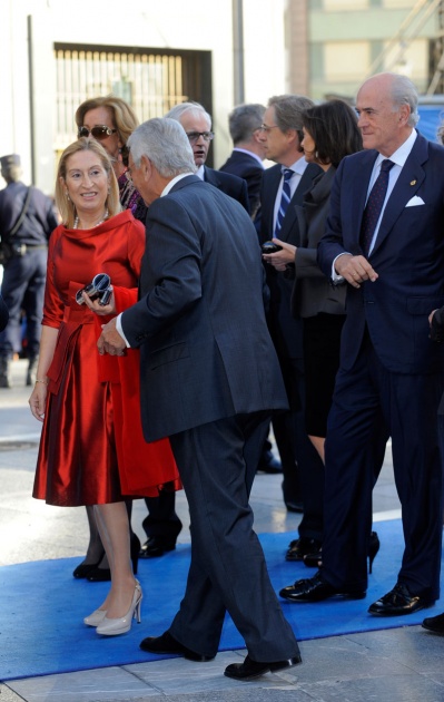 La alfombra azul se llena un ao ms de glamour antes de la ceremonia de entrega de los Premios Prncipe de Asturias 2011.