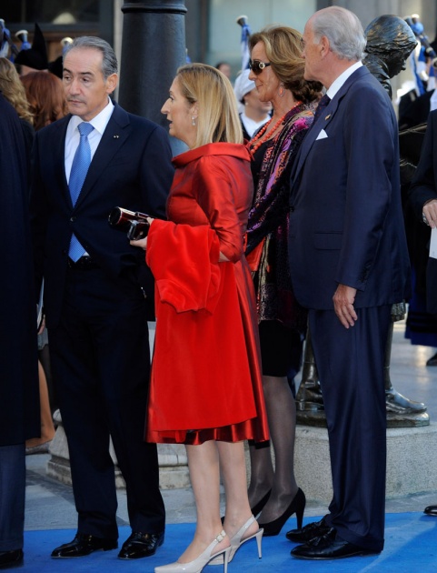 La alfombra azul se llena un ao ms de glamour antes de la ceremonia de entrega de los Premios Prncipe de Asturias 2011.