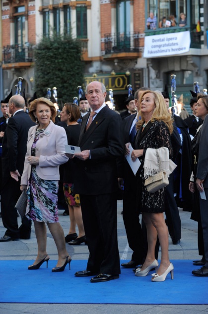 La alfombra azul se llena un ao ms de glamour antes de la ceremonia de entrega de los Premios Prncipe de Asturias 2011.