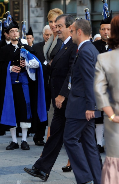 La alfombra azul se llena un ao ms de glamour antes de la ceremonia de entrega de los Premios Prncipe de Asturias 2011.