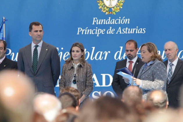 Los vecinos de San Tirso de Abres, el municipio ms occidental de Asturias, se volcaron durante la maana del sbado ante la visita de los Prncipes de Asturias, don Felipe y doa Letizia para entregar en la localidad el galardn "Pueblo ejemplar".