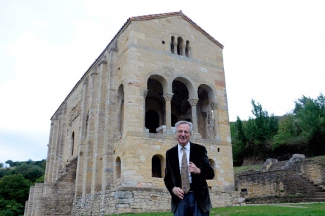 Moneo alaba la deslumbrante desnudez de Santa Mara del Naranco