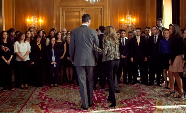 Los Prncipes de Asturias estudiantes que han obtenido los premios fin de carrera de la Universidad de Oviedo.