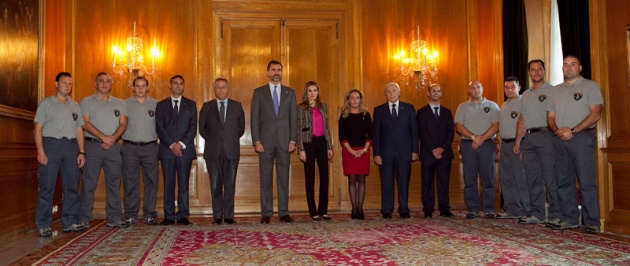 Los Prncipes de Asturias con la Brigada de Salvamento Minero.