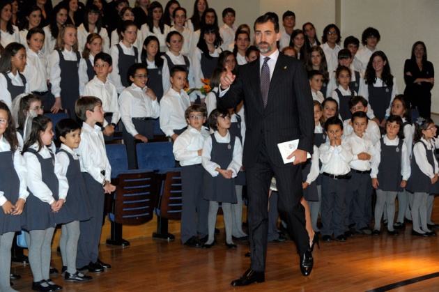 Los prncipes de Asturias han presidido, en el auditorio de Oviedo, el concierto de los premios, en el que la Orquesta Sinfnica del Principado de Asturias (OSPA) y los tres coros de la Fundacin, bajo la batuta del maestro Rossen Milanov, han interpretado Las divertidas aventuras de Till Eulenspiegel, op. 28, de Richard Strauss, y El canto de los bosques, op. 81, de Dmitri Shostakovich. Juntos a ellos intervendrn las voces solistas de Sergey Romanovsky (tenor) y Alexander Vinogradov (bajo).