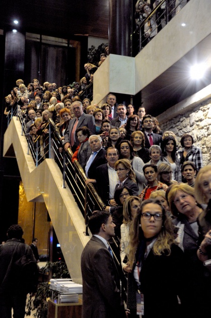 Los prncipes de Asturias han presidido, en el auditorio de Oviedo, el concierto de los premios, en el que la Orquesta Sinfnica del Principado de Asturias (OSPA) y los tres coros de la Fundacin, bajo la batuta del maestro Rossen Milanov, han interpretado Las divertidas aventuras de Till Eulenspiegel, op. 28, de Richard Strauss, y El canto de los bosques, op. 81, de Dmitri Shostakovich. Juntos a ellos intervendrn las voces solistas de Sergey Romanovsky (tenor) y Alexander Vinogradov (bajo).