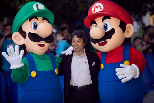 El padre del videojuego promete �m�s diversi�n� ante el avance imparable de la tecnolog�a. Creadores del mundo de la literatura, el cine, la fotograf�a y las ciencias interactivas elevan a la categor�a de arte las creaciones de Miyamoto, que se dio un ba�o de masas en Gij�n