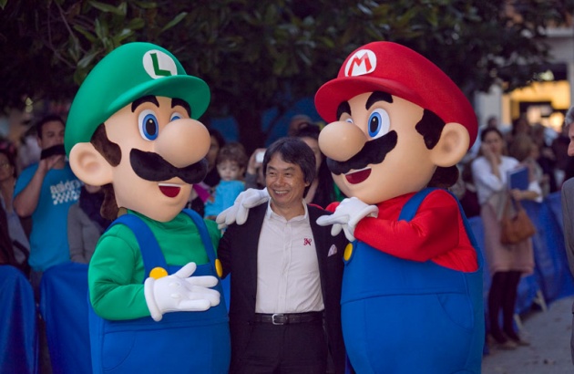 El padre del videojuego promete ms diversin ante el avance imparable de la tecnologa. Creadores del mundo de la literatura, el cine, la fotografa y las ciencias interactivas elevan a la categora de arte las creaciones de Miyamoto, que se dio un bao de masas en Gijn