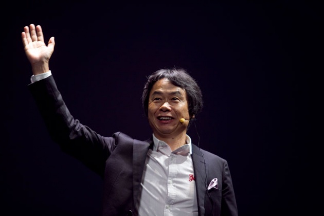 El padre del videojuego promete ms diversin ante el avance imparable de la tecnologa. Creadores del mundo de la literatura, el cine, la fotografa y las ciencias interactivas elevan a la categora de arte las creaciones de Miyamoto, que se dio un bao de masas en Gijn