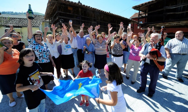 La Fundacin Prncipe distingue a la localidad con ms hrreos y paneras de Asturias por haber defendido su carcter rural y tradicional ante la presin de un entorno industrial y urbano.