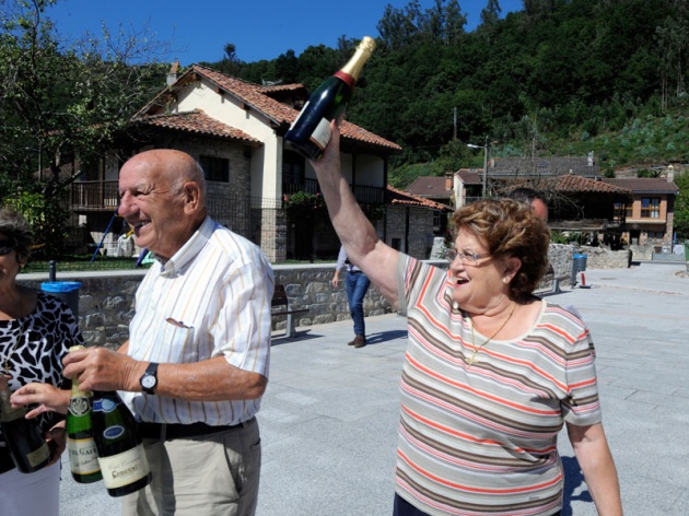 La Fundacin Prncipe distingue a la localidad con ms hrreos y paneras de Asturias por haber defendido su carcter rural y tradicional ante la presin de un entorno industrial y urbano.