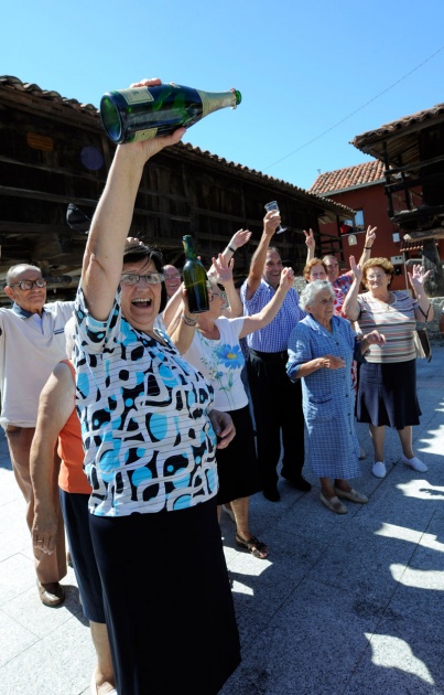 La Fundacin Prncipe distingue a la localidad con ms hrreos y paneras de Asturias por haber defendido su carcter rural y tradicional ante la presin de un entorno industrial y urbano.