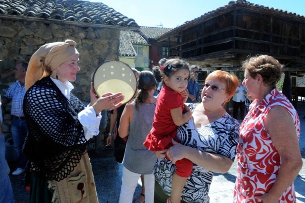 La Fundacin Prncipe distingue a la localidad con ms hrreos y paneras de Asturias por haber defendido su carcter rural y tradicional ante la presin de un entorno industrial y urbano.