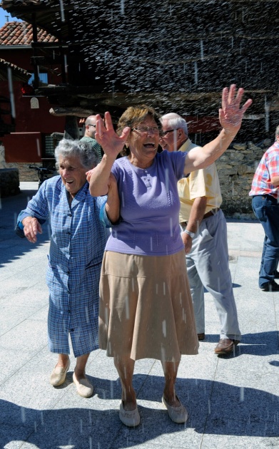 La Fundacin Prncipe distingue a la localidad con ms hrreos y paneras de Asturias por haber defendido su carcter rural y tradicional ante la presin de un entorno industrial y urbano.