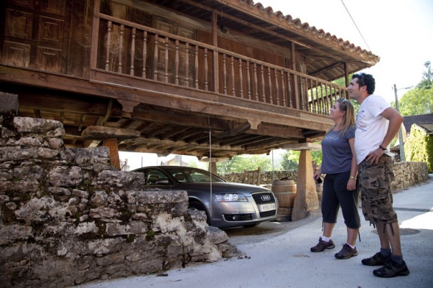 La Fundacin Prncipe distingue a la localidad con ms hrreos y paneras de Asturias por haber defendido su carcter rural y tradicional ante la presin de un entorno industrial y urbano.