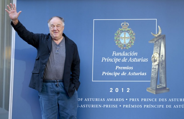 Richard A. Lerner a su llegada a Oviedo