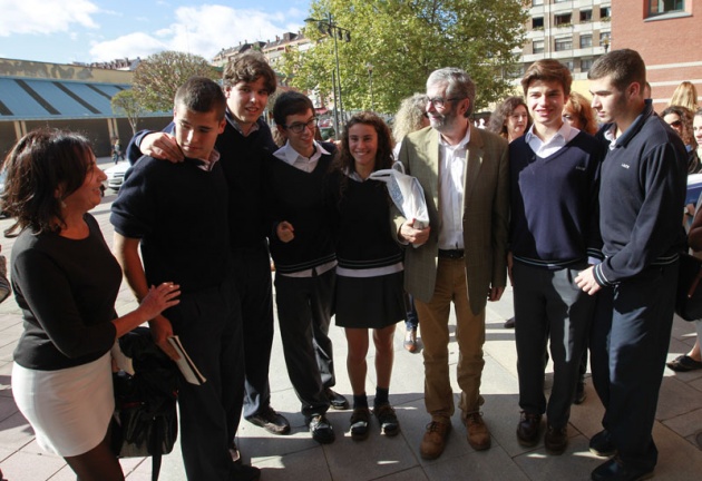 El escritor, galardonado con el Premio Prncipe de Asturias de las Artes 2013, ofreci una conferencia en la biblioteca del Campus de Humanidades del Miln, en Oviedo.