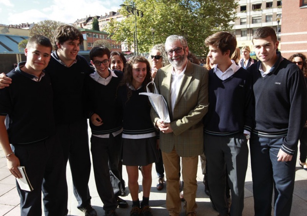 El escritor, galardonado con el Premio Prncipe de Asturias de las Artes 2013, ofreci una conferencia en la biblioteca del Campus de Humanidades del Miln, en Oviedo.