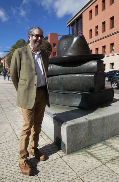 El escritor, galardonado con el Premio Prncipe de Asturias de las Artes 2013, ofreci una conferencia en la biblioteca del Campus de Humanidades del Miln, en Oviedo.