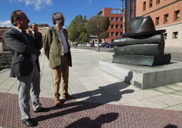 El escritor, galardonado con el Premio Prncipe de Asturias de las Artes 2013, ofreci una conferencia en la biblioteca del Campus de Humanidades del Miln, en Oviedo.