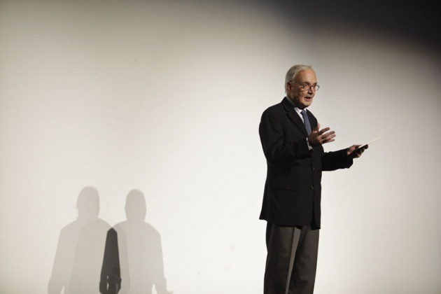 Durante un coloquio en el Teatro Jovellanos, el premio Prncipe de Asturias de las Artes 2013 ha asegurado que el objetivo de sus pelculas no es provocar, sin embargo lo consigue porque "dices cosas que la gente no quiere or".