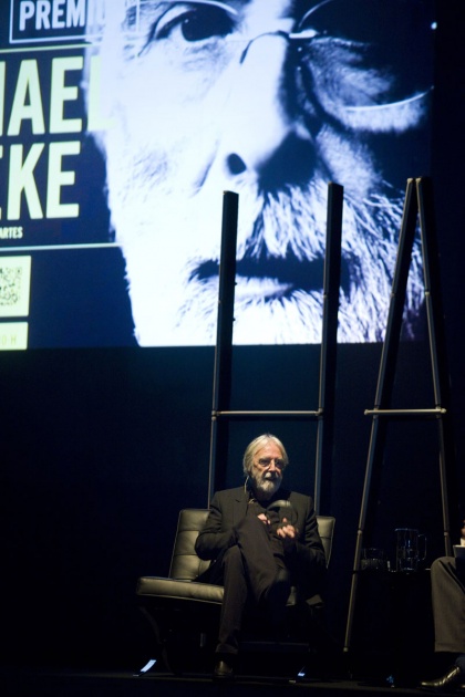 Durante un coloquio en el Teatro Jovellanos, el premio Prncipe de Asturias de las Artes 2013 ha asegurado que el objetivo de sus pelculas no es provocar, sin embargo lo consigue porque "dices cosas que la gente no quiere or".