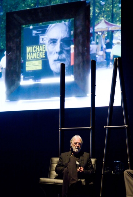 Durante un coloquio en el Teatro Jovellanos, el premio Prncipe de Asturias de las Artes 2013 ha asegurado que el objetivo de sus pelculas no es provocar, sin embargo lo consigue porque "dices cosas que la gente no quiere or".