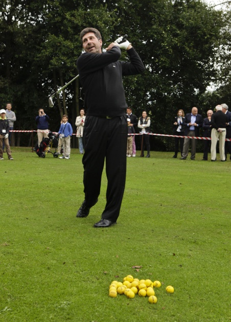 Jos Mara Olazbal, Premio Prncipe de Asturias de los Deportes, visita el Real Club de Golf de Castiello en Gijn