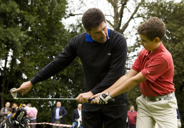 Jos Mara Olazbal, Premio Prncipe de Asturias de los Deportes, visita el Real Club de Golf de Castiello en Gijn