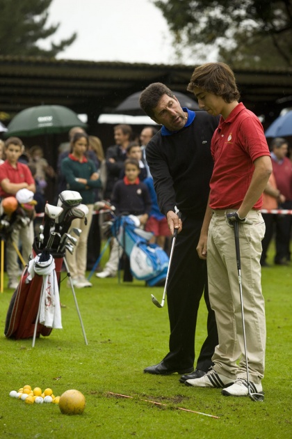 Jos Mara Olazbal, Premio Prncipe de Asturias de los Deportes, visita el Real Club de Golf de Castiello en Gijn