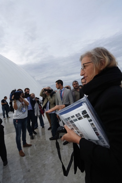 La fotgrafa Annie Leibovitz, Premio Prncipe de Asturias de Comunicacin y Humanidades, visita el Centro Niemeyer en Avils