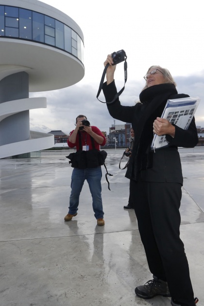 La fotgrafa Annie Leibovitz, Premio Prncipe de Asturias de Comunicacin y Humanidades, visita el Centro Niemeyer en Avils