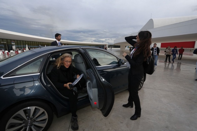 La fotgrafa Annie Leibovitz, Premio Prncipe de Asturias de Comunicacin y Humanidades, visita el Centro Niemeyer en Avils