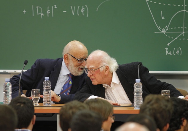 Higgs, Englert y el CERN, con los estudiantes asturianos