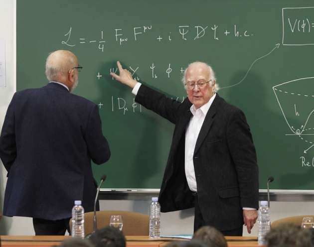 Higgs, Englert y el CERN, con los estudiantes asturianos