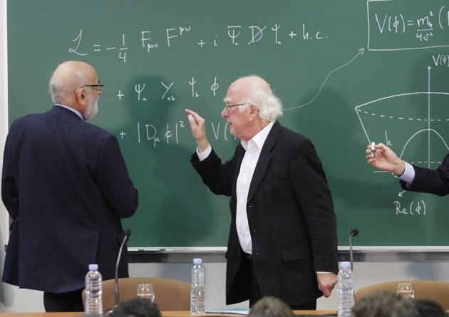 Higgs, Englert y el CERN, con los estudiantes asturianos