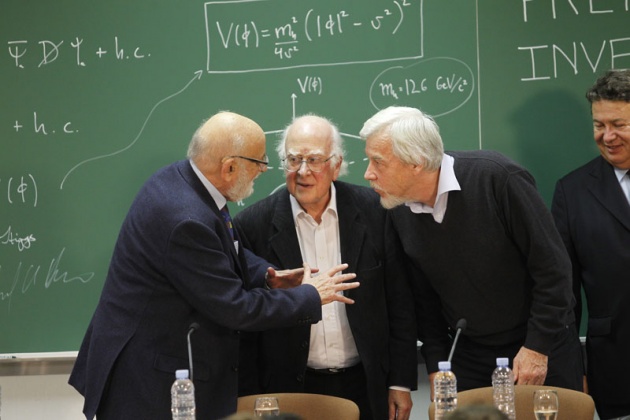 Higgs, Englert y el CERN, con los estudiantes asturianos