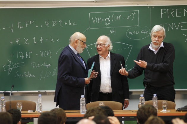 Higgs, Englert y el CERN, con los estudiantes asturianos