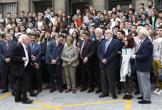 Higgs, Englert y el CERN, con los estudiantes asturianos