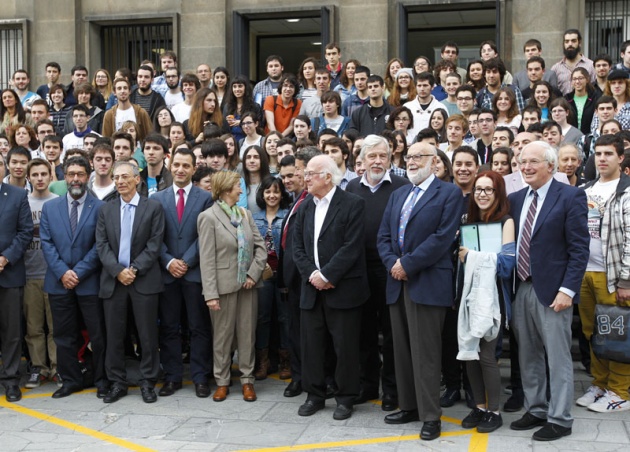 Higgs, Englert y el CERN, con los estudiantes asturianos