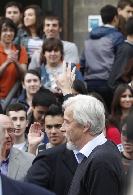 Higgs, Englert y el CERN, con los estudiantes asturianos