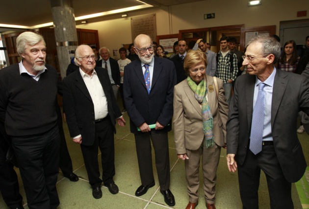 Higgs, Englert y el CERN, con los estudiantes asturianos