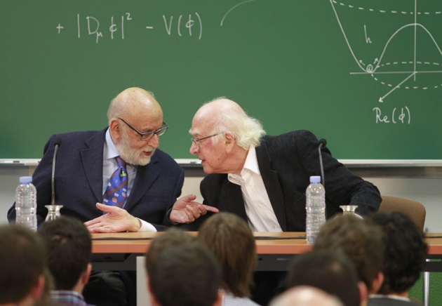 Higgs, Englert y el CERN, con los estudiantes asturianos