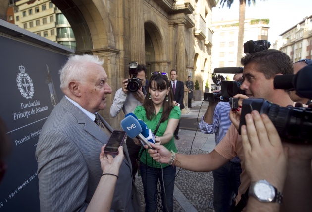 Llegada de Joseph Prez, Premio Prncipe de Asturias de las Ciencias Sociales