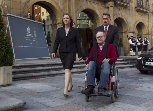 Llegada de Quino, Premio Prncipe de Asturias de Comunicacin y Humanidades